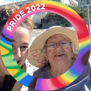 Meet your Posher, Edith